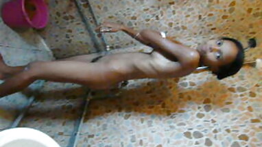 Người mẫu, thiếu niên Đá bị phim sex bao luc tap the đâm