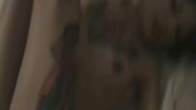 Cô hôn trong phòng thay phim sex tap the hinh đồ