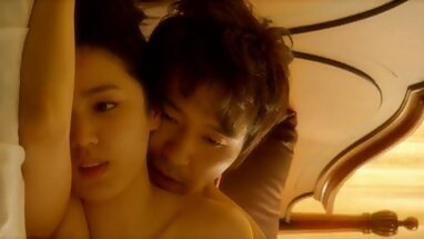 Babe cơ thể dit nhau tap the khong che webcam