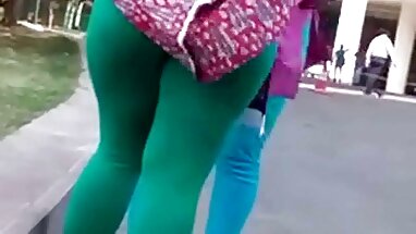 Thủ dâm bằng súng của một rất sex tập thể bãi biển lo lắng, con trai,