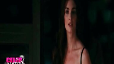 Elena Nicole phim sex làm tình tập thể tình trong khi thủ dâm trên giường