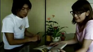 Mong muốn bà bị ướt với phim sex tập thể ngoài biển một món đồ chơi